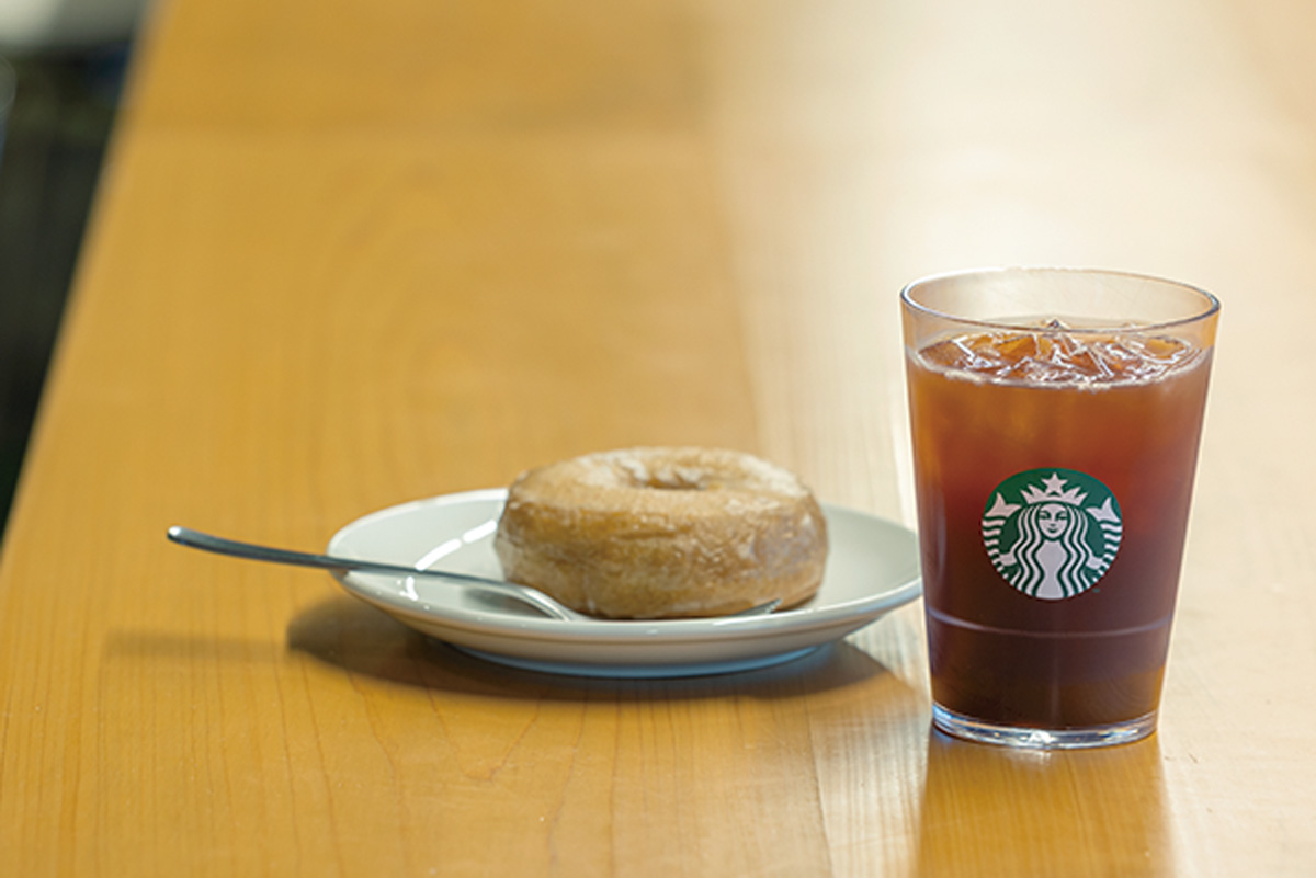 スタバのコーヒーとドーナツ