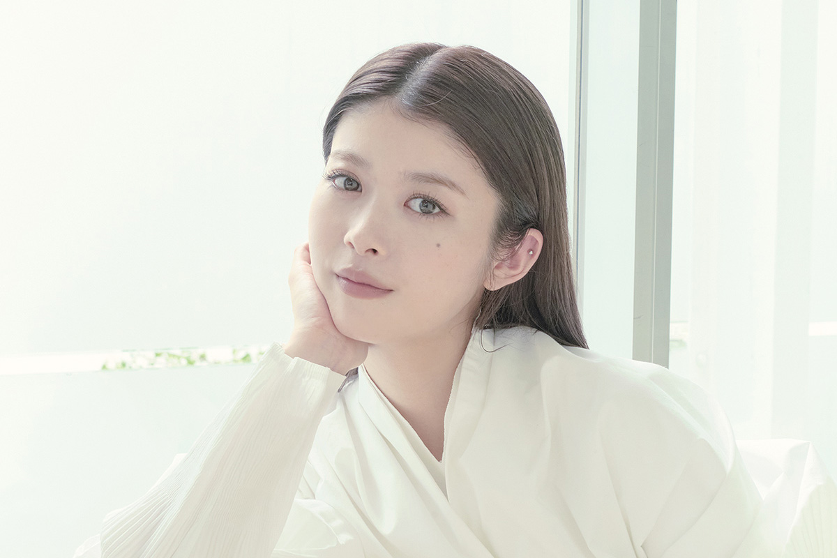 俳優・馬場ふみかさん「生きる意志に手を伸ばし自分を再生する物語。」