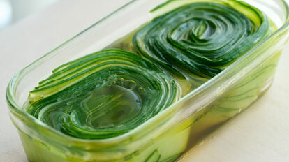 冷たくてさっぱり。あと一品にぴったりな簡単夏野菜レシピ5選｜3分でできるアスパラレシピ、丸ごとトマトレシピ、冷うまきゅうりほか