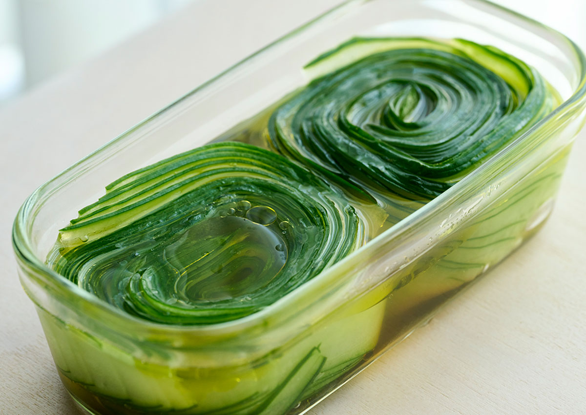 冷たくてさっぱり。あと一品にぴったりな簡単夏野菜レシピ5選｜3分でできるアスパラレシピ、丸ごとトマトレシピ、冷うまきゅうりほか