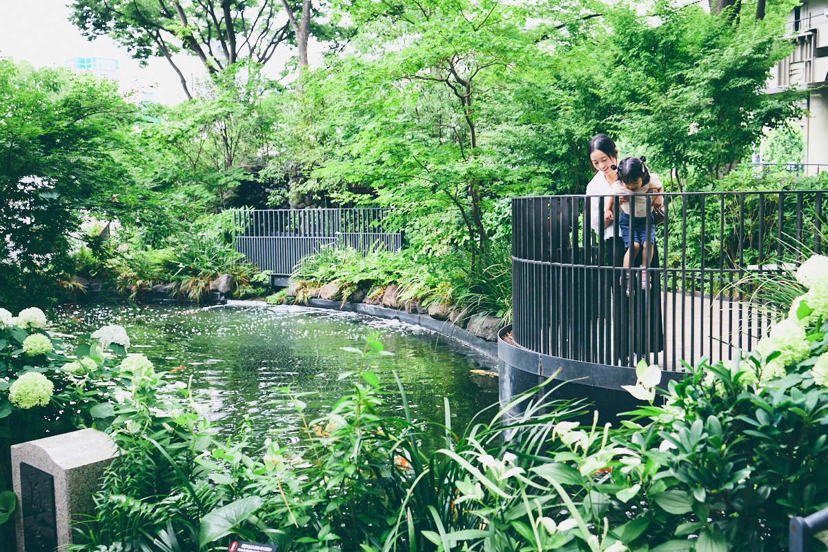 常盤橋タワーの親水空間