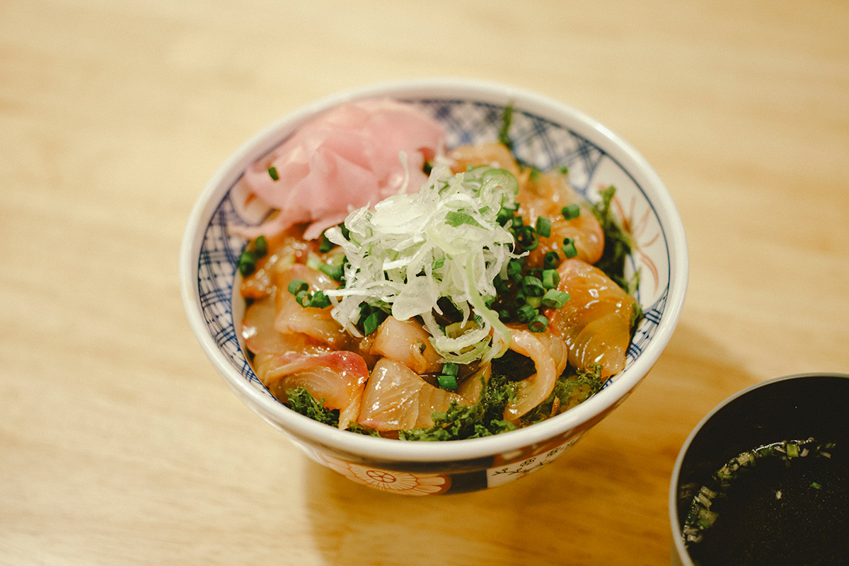 島食堂 マルゴーの数量限定のカンパチ漬け丼