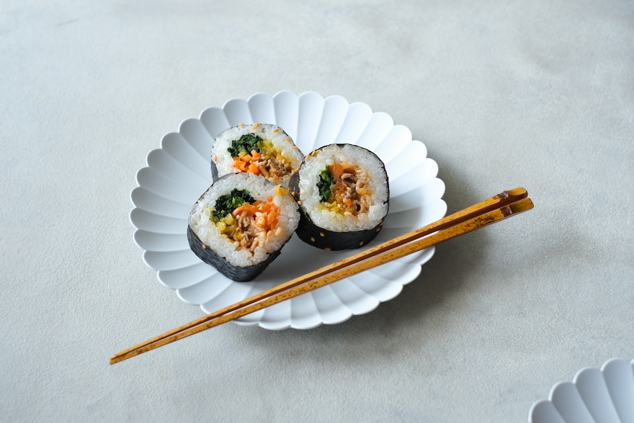 食洗機も電子レンジもOKなおしゃれなお皿。高級感あふれる現代版有田焼〈1616/arita japan TYパレス〉