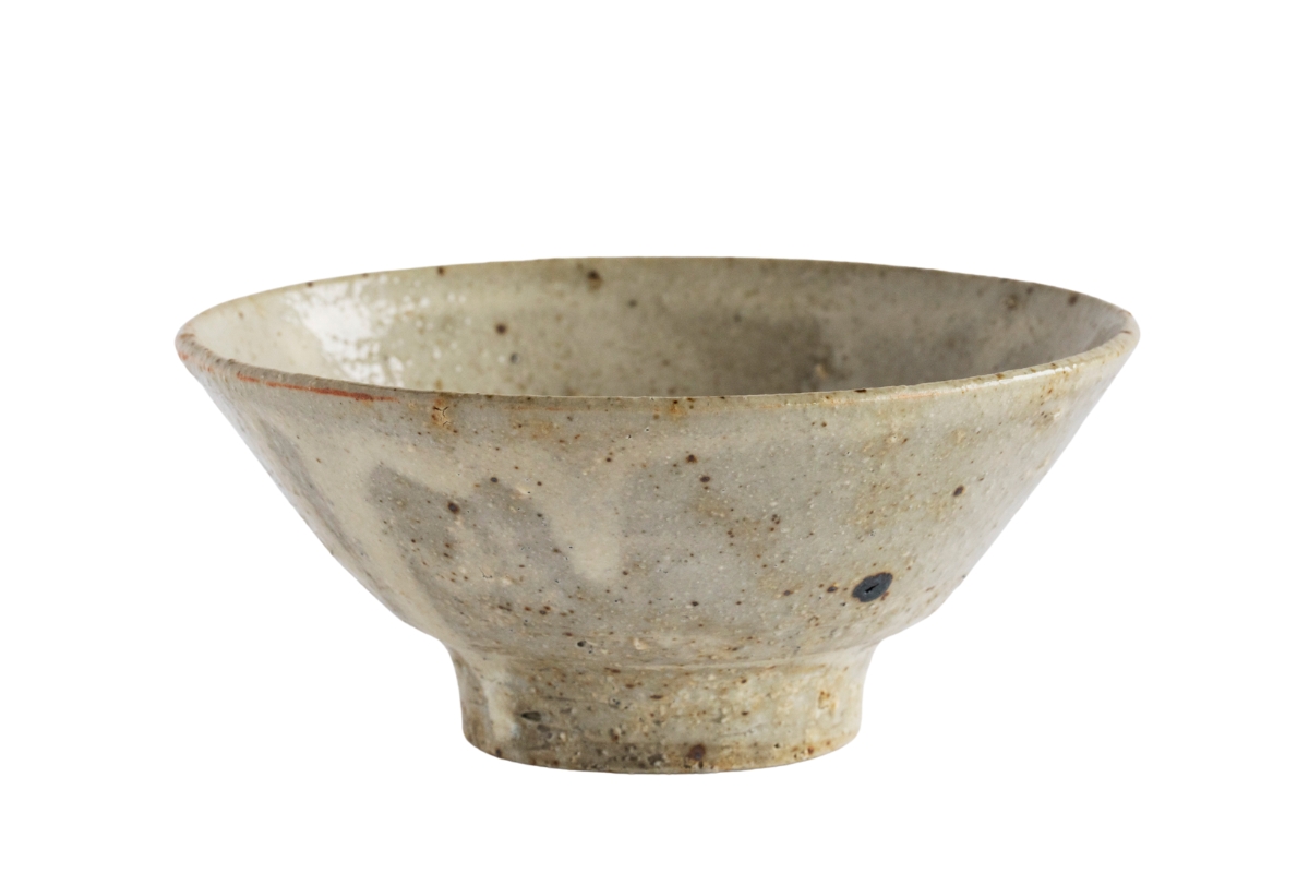 凛とした佇まいで、料理を引き立てる使い勝手の良さが人気の〈宮城陶器〉。マカイ4,400円。