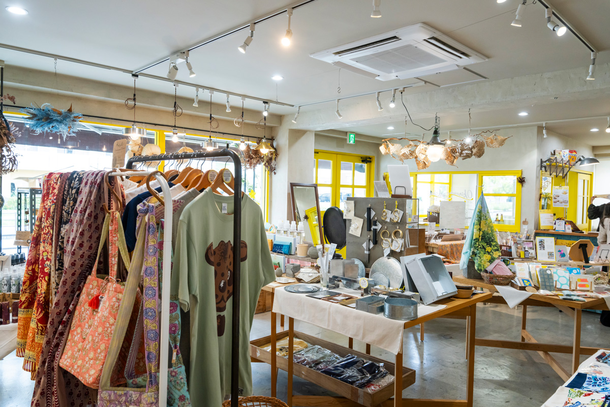 島の装い。STORE