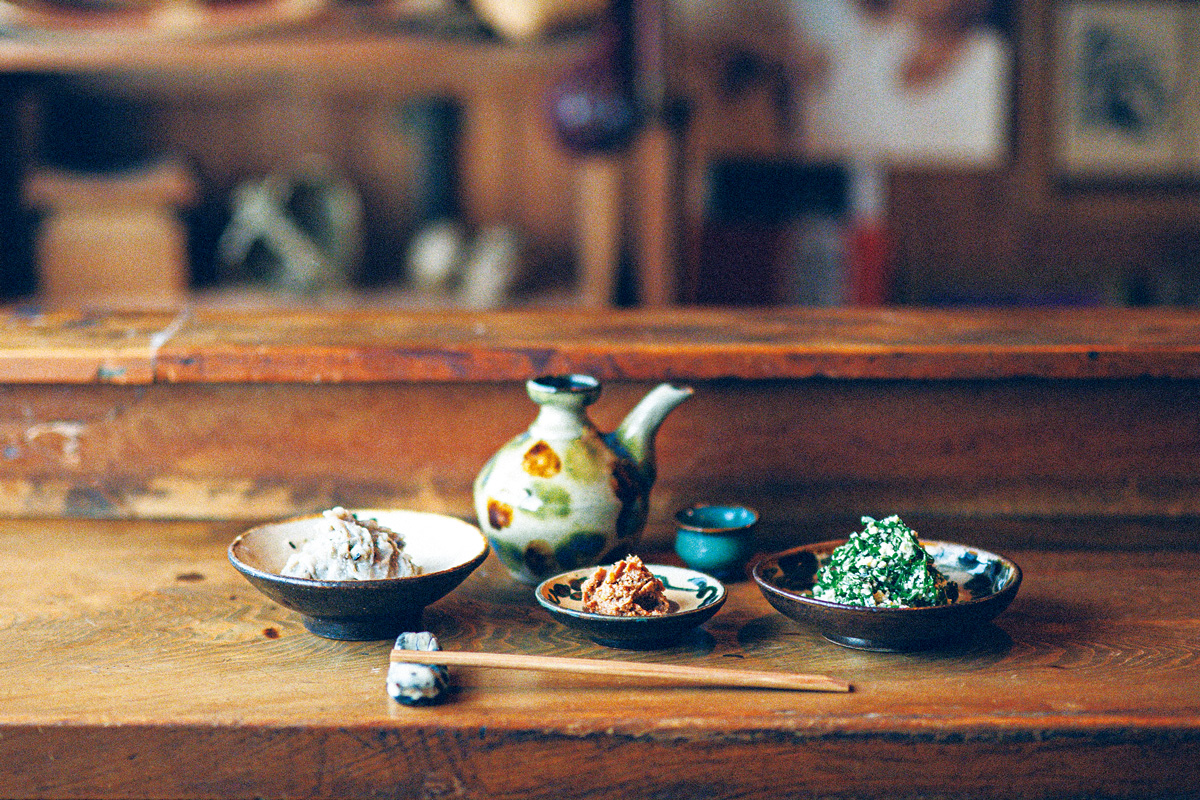 【永久保存版】食通の旅好きが太鼓判！沖縄・那覇でしか味わえない楽しみがある名酒場4選