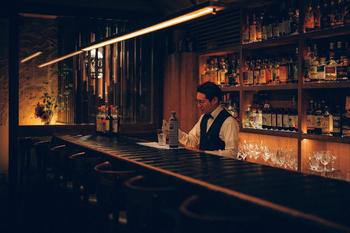 LO24:00。異彩を放つ和の意匠、貫くオーセンティック。〈BARごとう〉