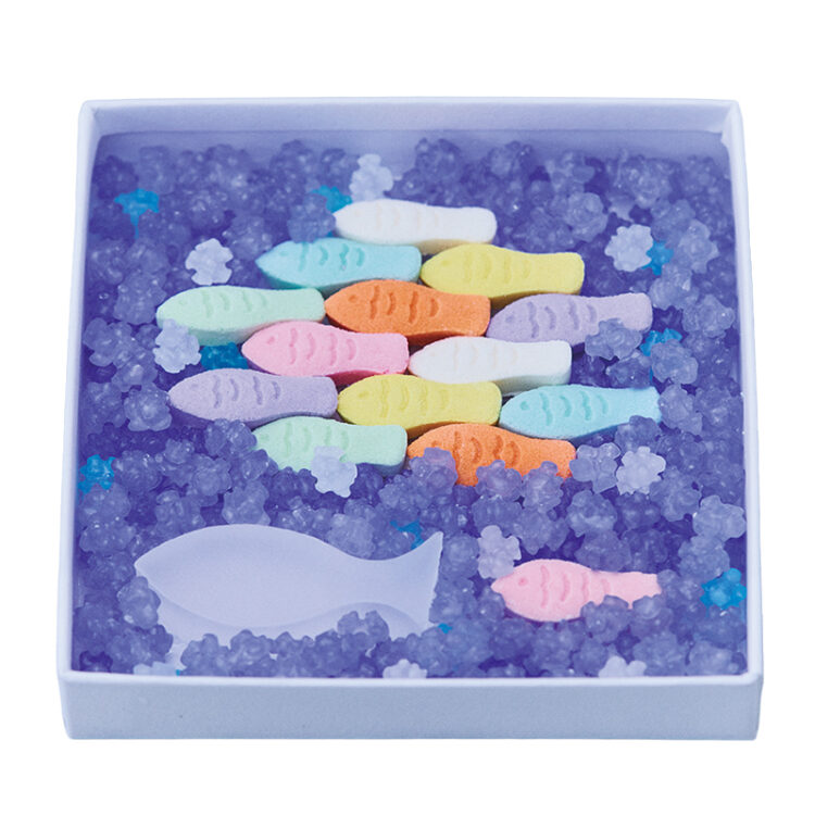 金平糖の海を泳ぐ小さなおさかなたち。〈UCHU wagashi〉のSwimmy