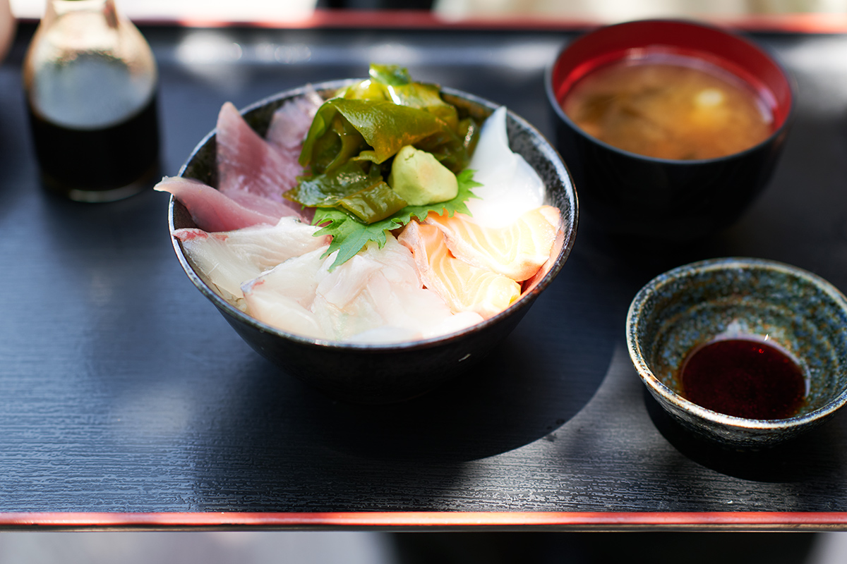 和歌山のもとや魚店の海鮮丼
