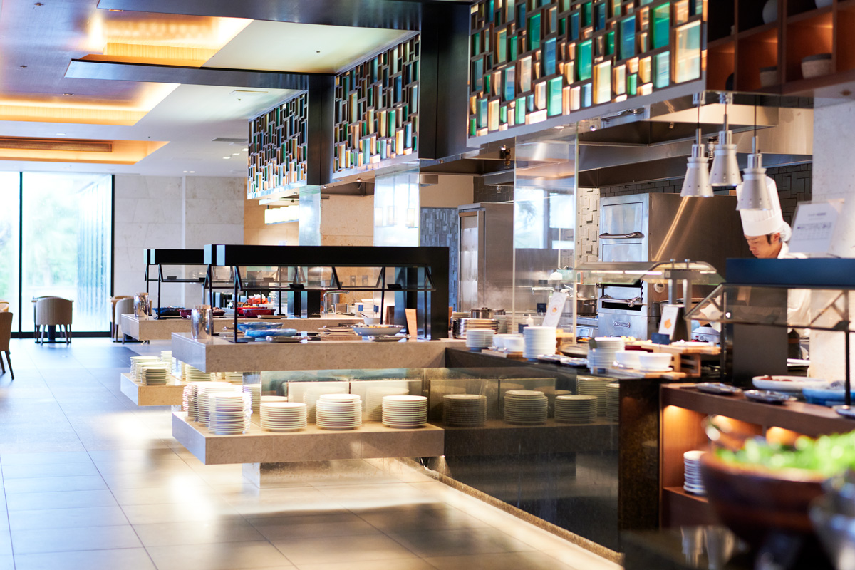 〈JUNGLIA OKINAWA〉オフィシャルホテルの〈ハイアット リージェンシー 瀬良垣アイランド 沖縄〉