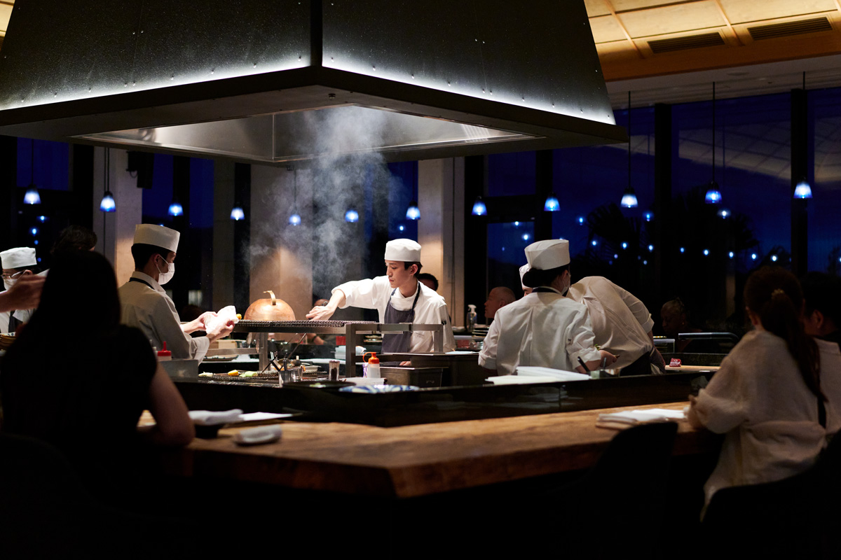 〈JUNGLIA OKINAWA〉オフィシャルホテルの〈ハイアット リージェンシー 瀬良垣アイランド 沖縄〉