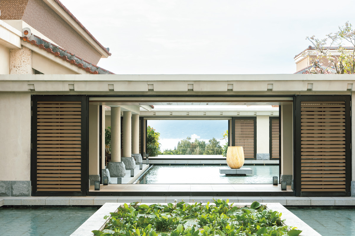 〈ザ・リッツ・カールトン沖縄〉