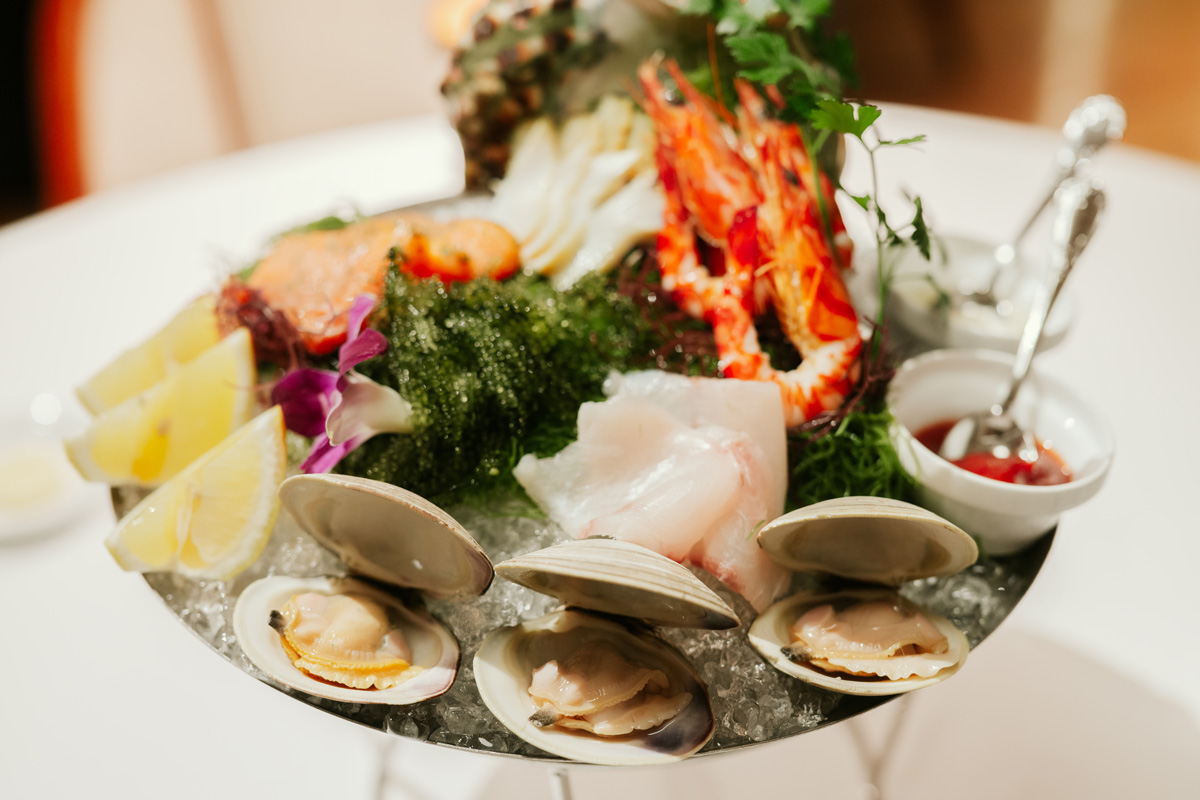 〈ハレクラニ沖縄〉