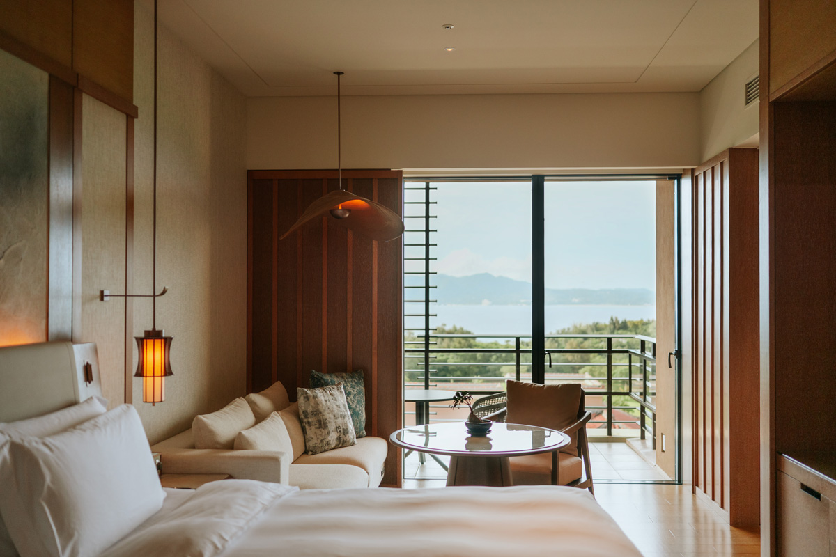 〈ザ・リッツ・カールトン沖縄〉