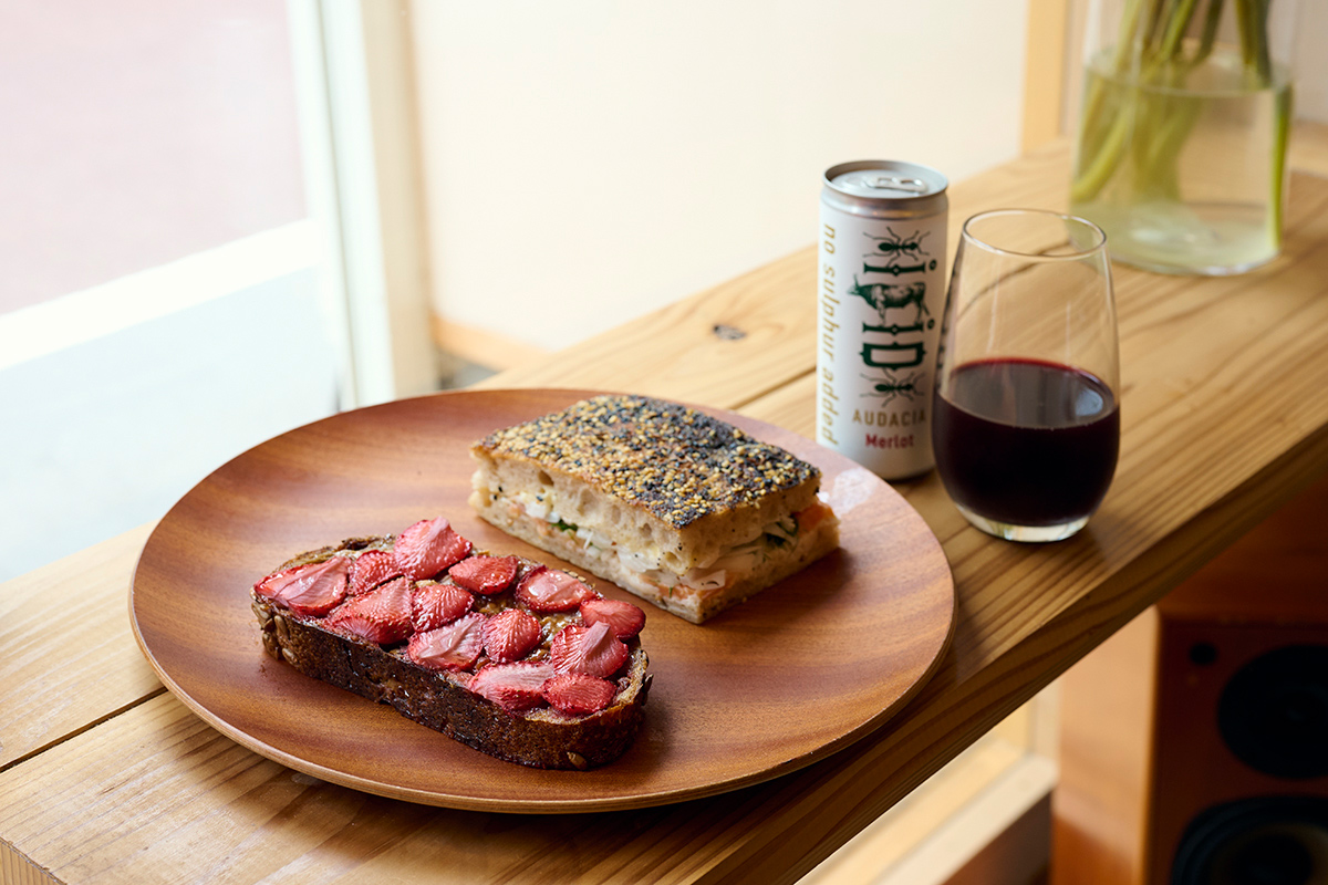 【梅ヶ丘】進化するパン飲み最前線！オーガニックワインやクラフトジン、サワードゥでペアリング