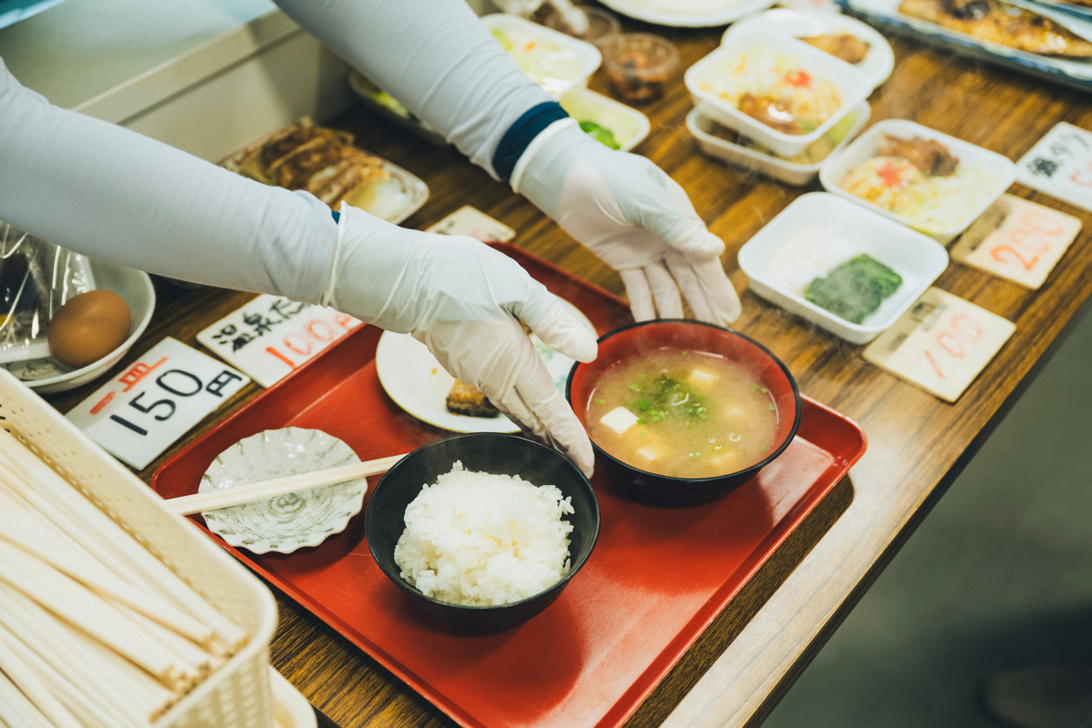 八戸市魚菜小売市場の朝食