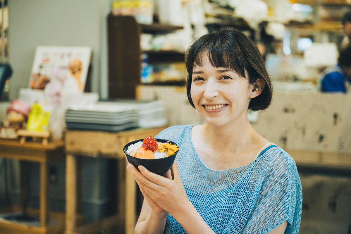 八戸市魚菜小売市場の海鮮丼