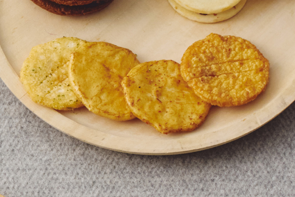 【東京駅で買える手土産】駅のシンボルがモチーフに。〈富士見堂〉の「東京鈴せんべい」