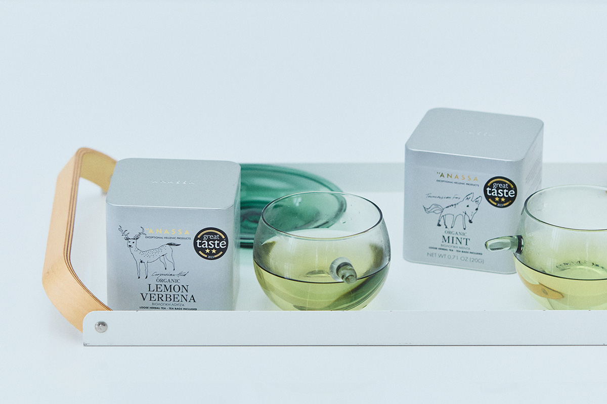 世界20カ国で愛されるギリシャのオーガニックハーブ。〈アナッサ〉の「アナッサ・ギフトセット GiftC_ リフレッシュ【缶】」