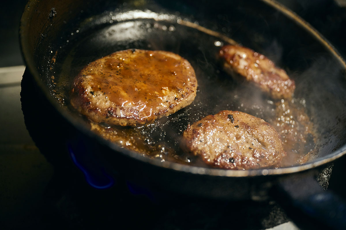 避暑旅で味わう絶品グルメ34選｜北海道＆東北の肉汁バーガー、円盤餃子ほか