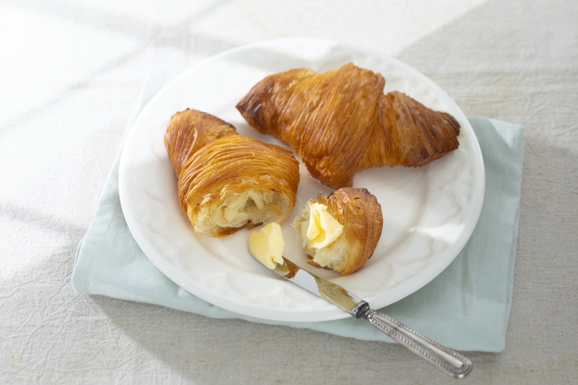 クロワッサンに追いバター