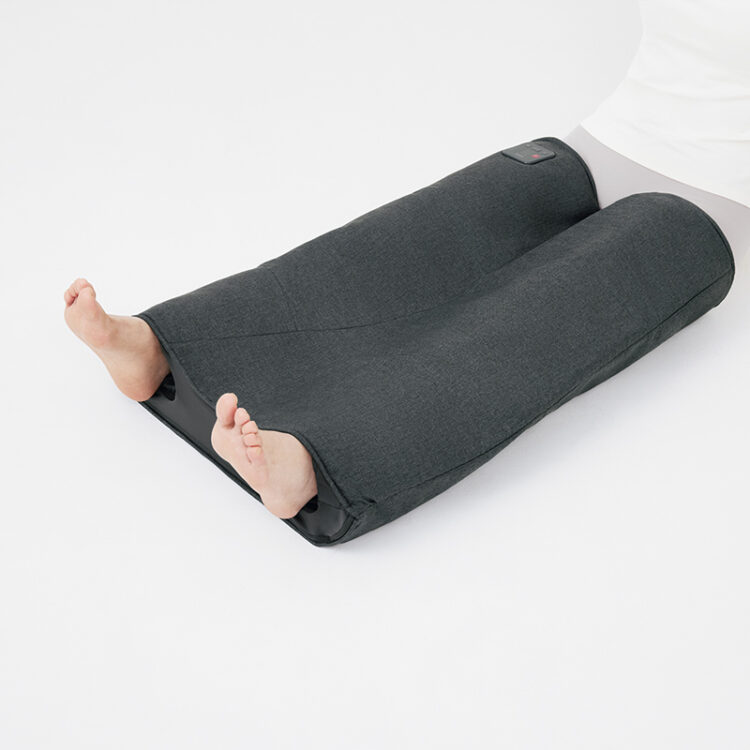 手も使わず、足を入れるだけで寝ころんでリフレッシュできる。 手も使わず、足を入れるだけで寝ころんでリフレッシュできる。