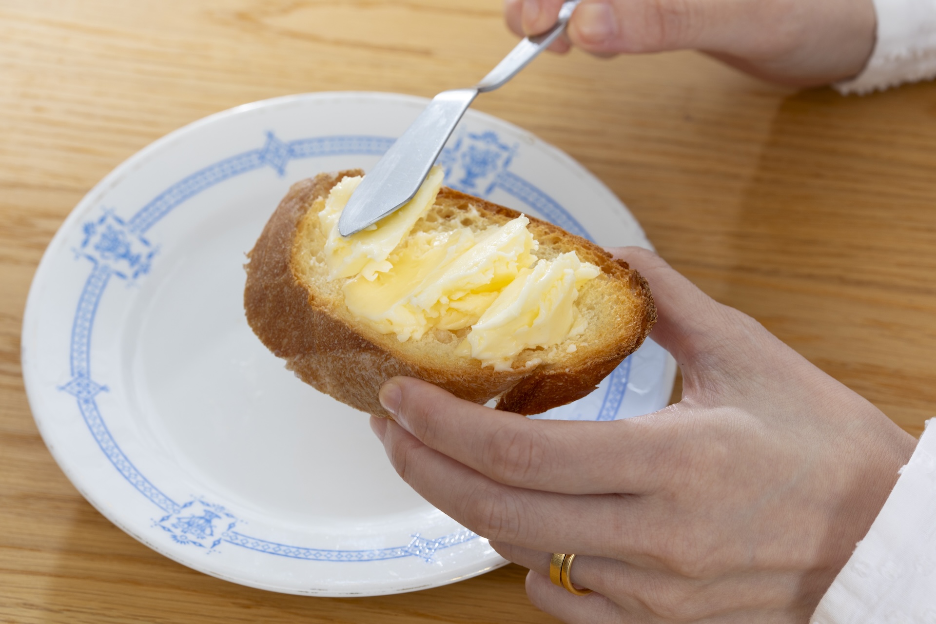 〈雪印メグミルク〉の「The 発酵BUTTER」たっぷりのパン