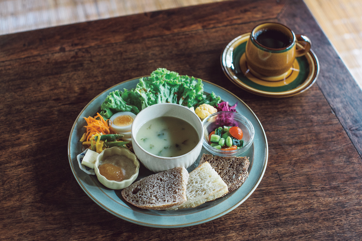 京都の朝ごはん〈濵口商店〉の「天然酵母パンのモーニングプレート」