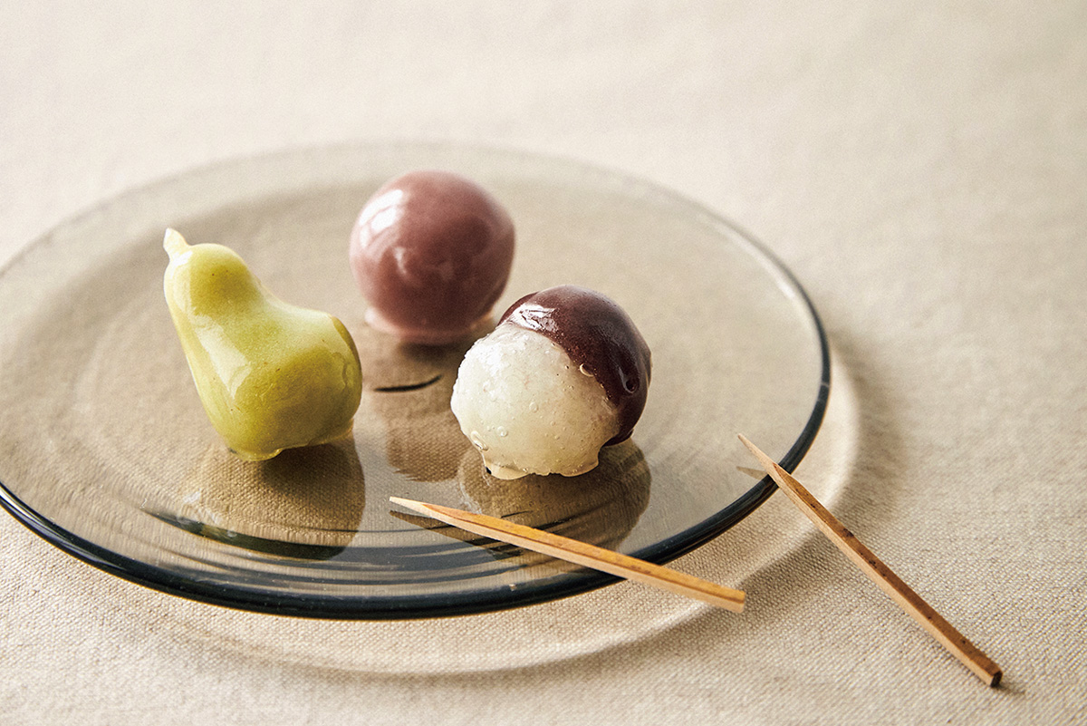 〈亀屋良長〉の「旬の烏羽玉（中秋）」