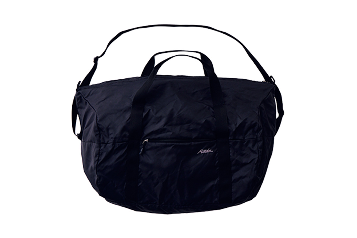 〈マタドール〉のリフラクションパッカブル ダッフルバッグ