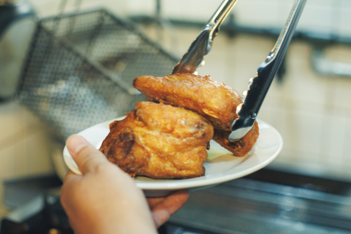 京都の韓国角打ちの店〈ジャスト食品〉