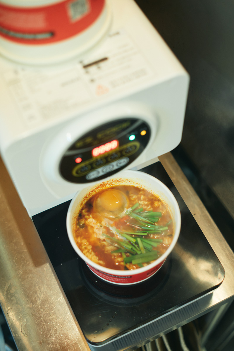 京都の韓国角打ちの店〈ジャスト食品〉