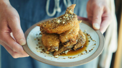 京都らしい和素材の使い方がさすが！気軽なスタイルの〈居酒屋CHARLIE〉