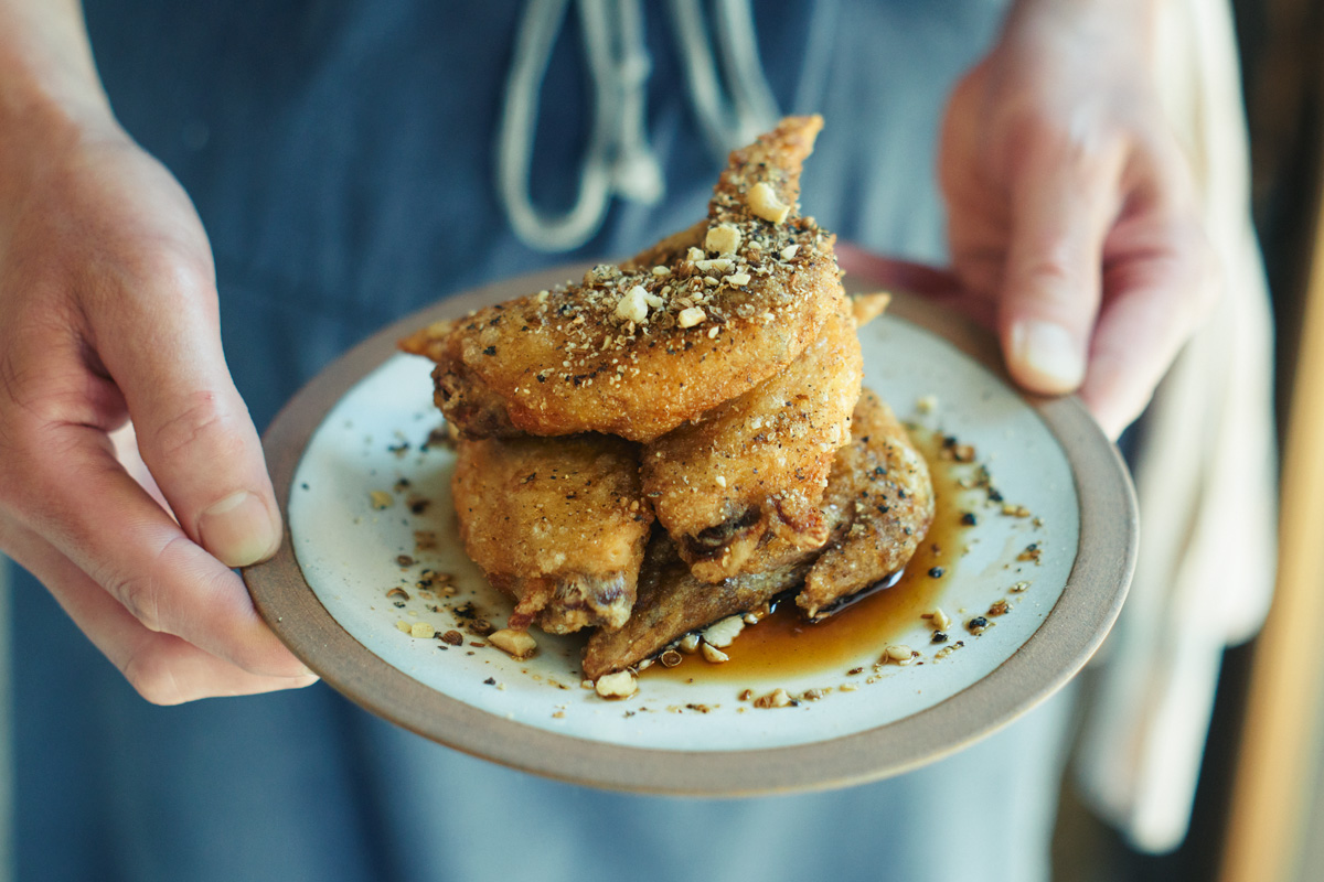 京都らしい和素材の使い方がさすが！気軽なスタイルの〈居酒屋CHARLIE〉