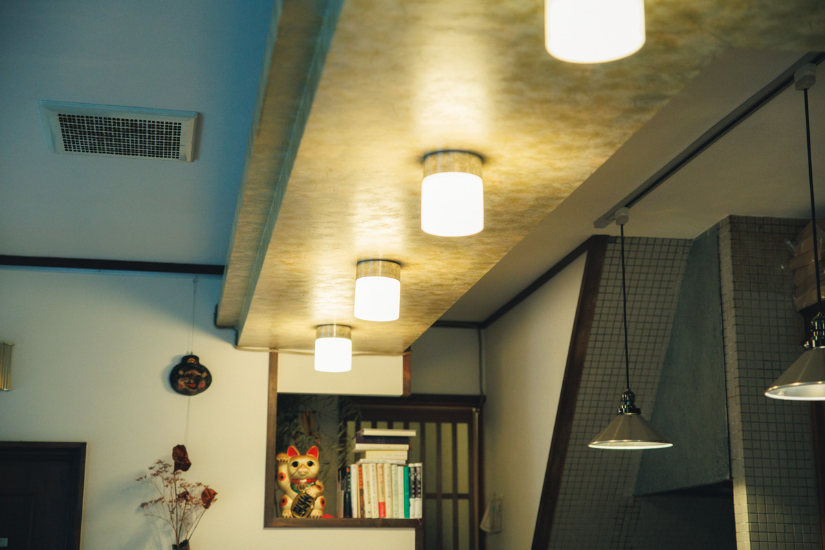 京都の京都芸大駅近くに喫茶店、喫茶霧箱