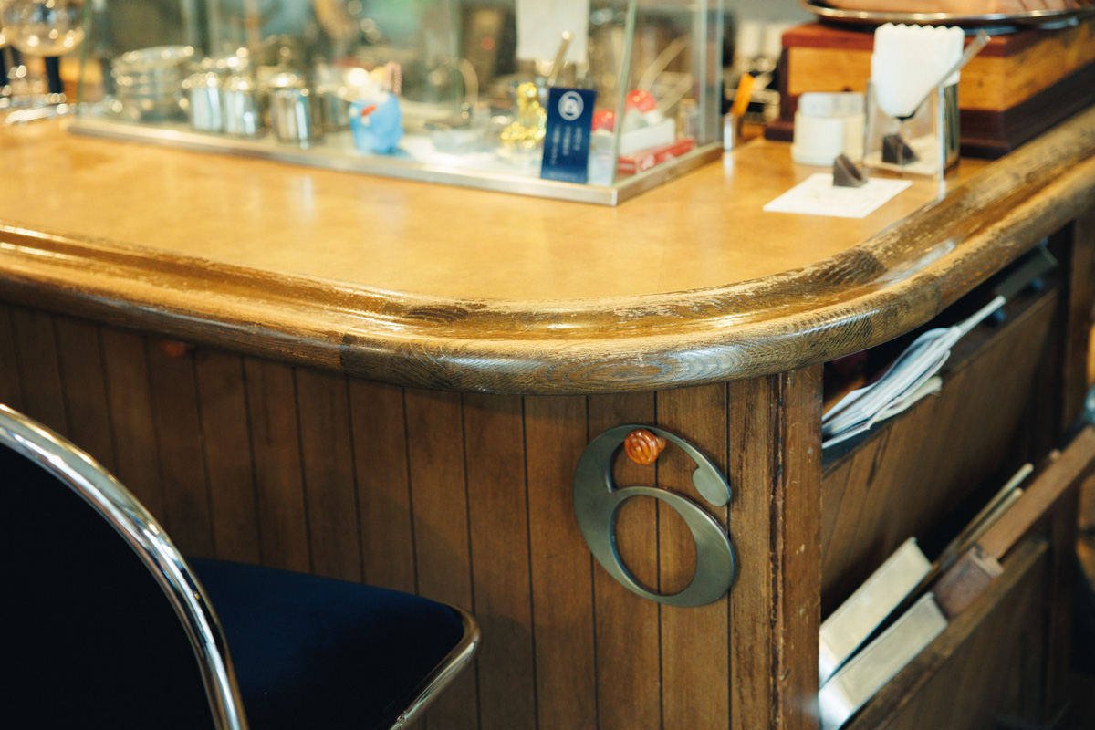 京都の京都芸大駅近くに喫茶店、喫茶霧箱