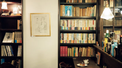 京都中心部で22時閉店の喫茶店は貴重。古書店が生まれ変わった〈アスタルテ書茶房〉