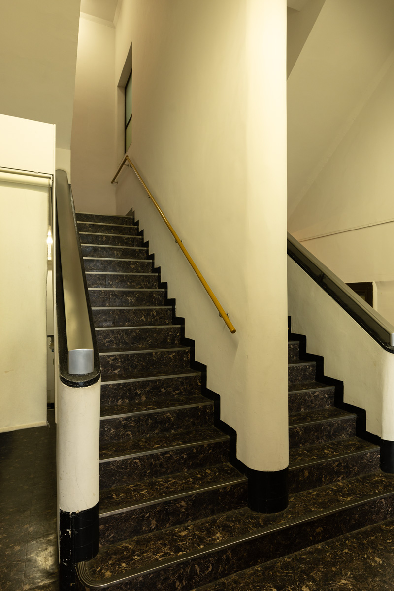 銀ブラスポット　教文館