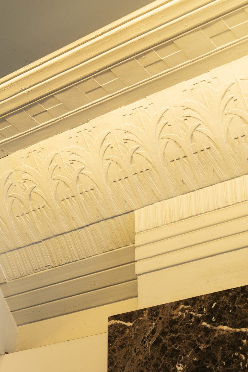 銀ブラスポット　教文館