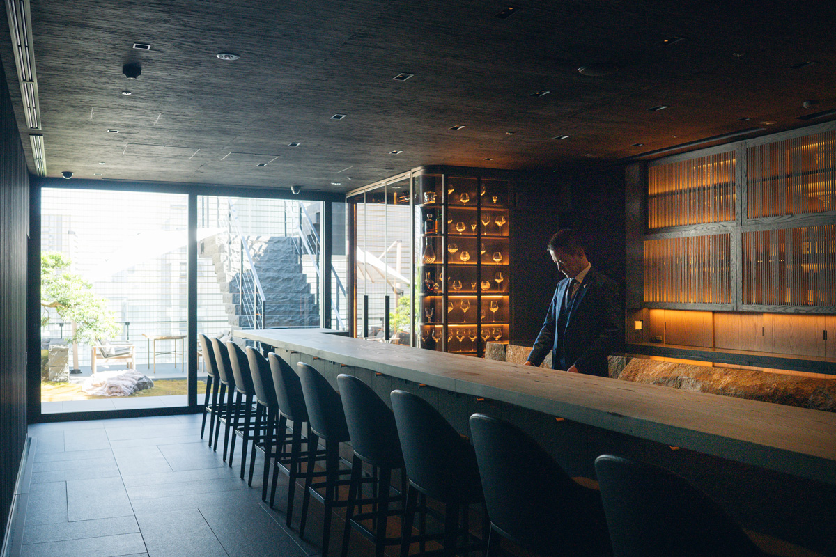 銀ぶらスポット　〈ST LOUIS BAR by KEI〉の店内