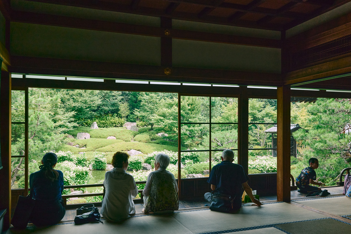 建仁寺の中にある両足院でのお守り作り