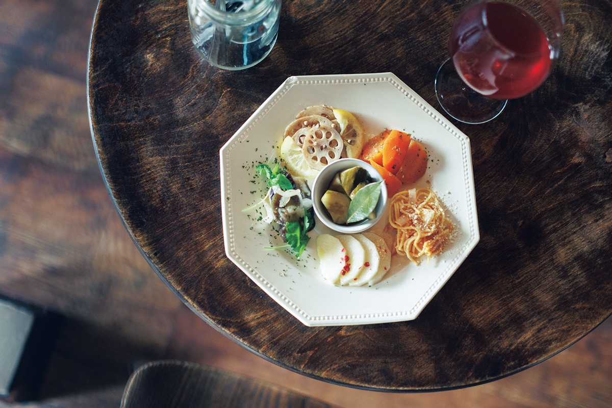 京都で昼飲みできる〈éperon〉