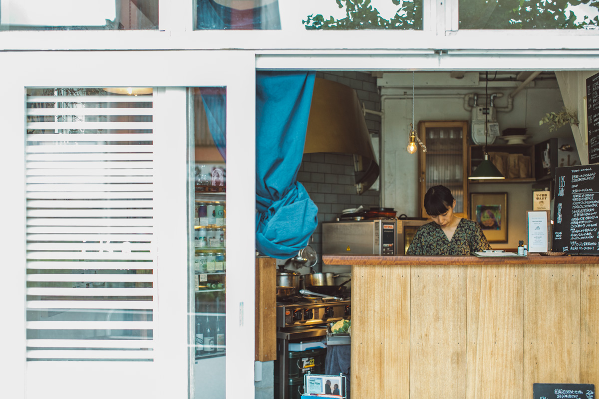 京都11:00オープン　推しの生産者と客とをつなぐ、自然派シャルキュトリーの店。〈ikat〉