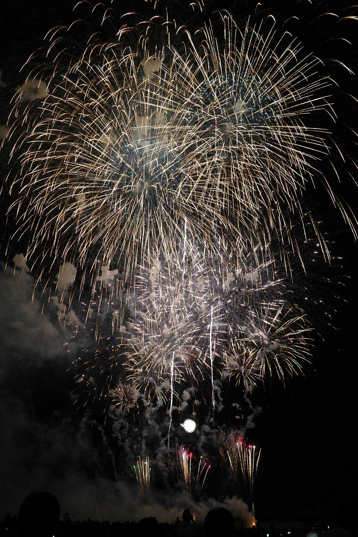 児玉雨子の「ひとくち分の街の記憶」＃7「刹那に捧げる18時間」――秋田県・大曲の全国花火大会バスツアーに初参加