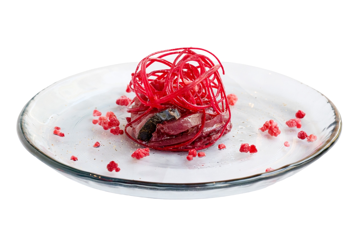 〈フレンチバルギンザ by plein〉の「鰹と紫キャベツのマリネ」