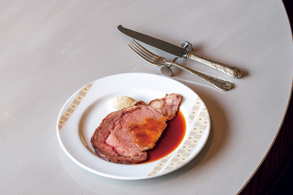 〈帝国ホテル 東京〉のローストビーフ