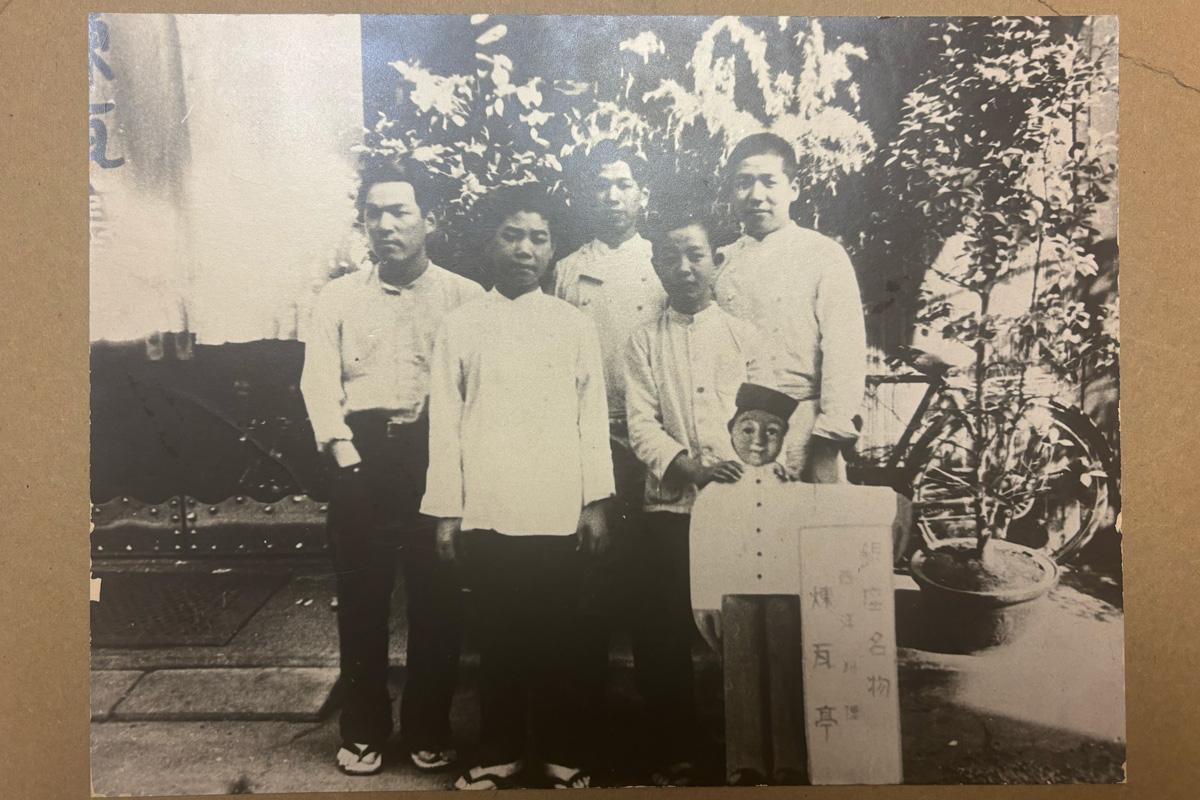 明治のハイカラな赤煉瓦の街並みが店名の由来に。