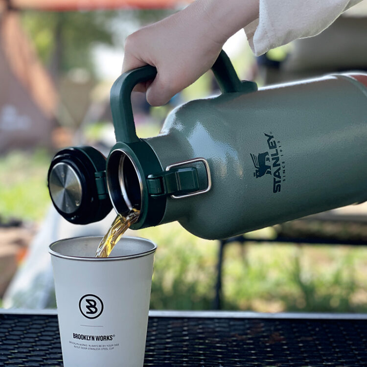 ビールが入る水筒
「炭酸飲料が入る〈スタンレー〉の『真空グロウラー』があれば、クラフトビール屋さんでビールを入れてもらえます。キンキンに冷えたのが飲めますよ」