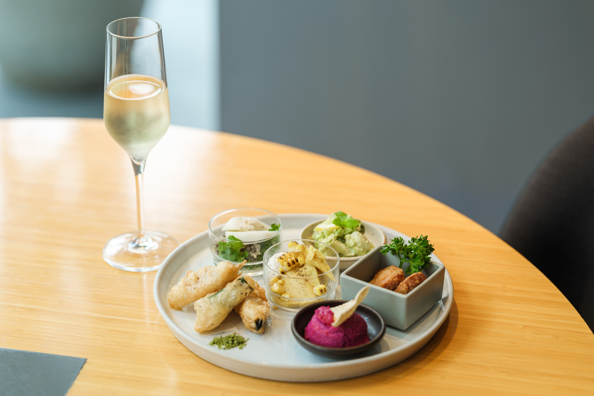 〈東京ミッドタウン日比谷〉で、秋のちょい飲みセットを楽しむ「日比谷でアペロ」開催！