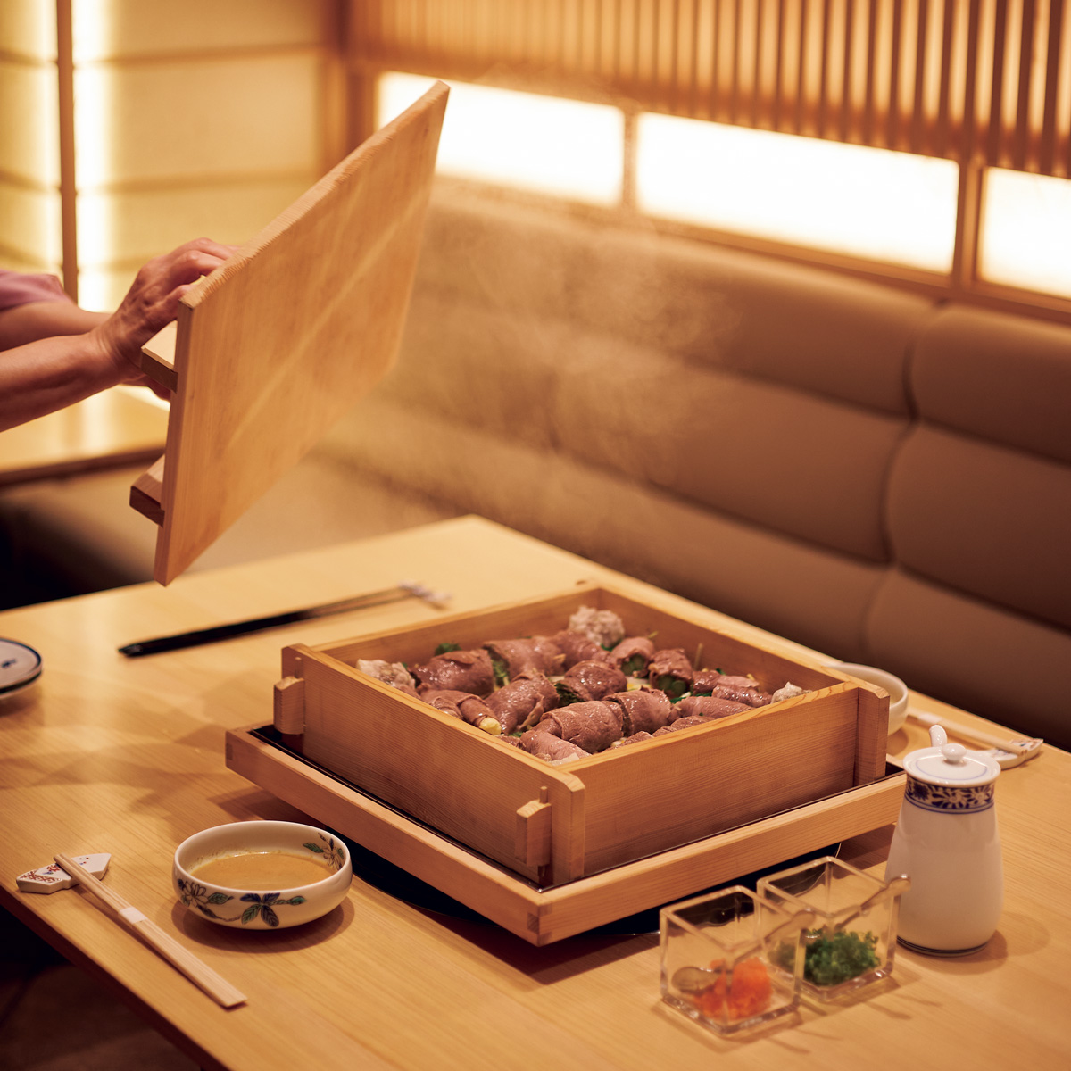 〈銀座 吉澤（肉処）〉のせいろ蒸しコース（夜限定。4名まで）12,000円